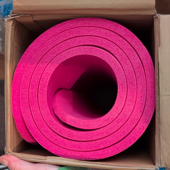 Amazon Basics Extra Thick Yoga Mat - Picture 2 of 5